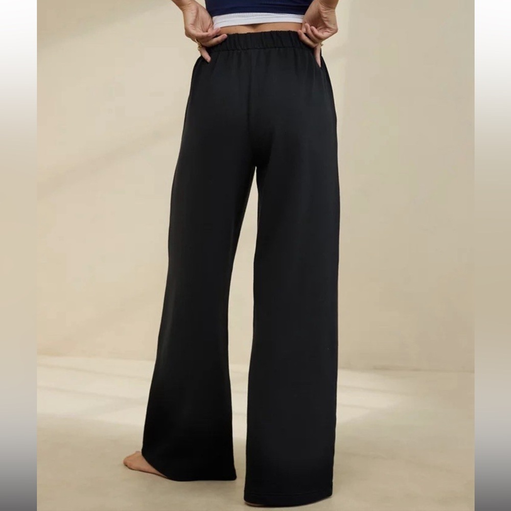 AERIE Cozy New Heights Fleece Trouser/Sweats in Black - Picture 2 of 11